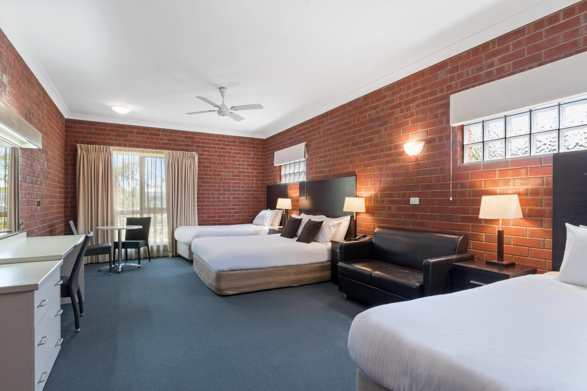 Burke And Wills Motor Inn Swan Hill Oda fotoğraf